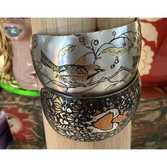 2 Vtg Reed and Barton Silver Damascene Birds Audubon & Heart Cuff Bracelets - Picture 3 of 9